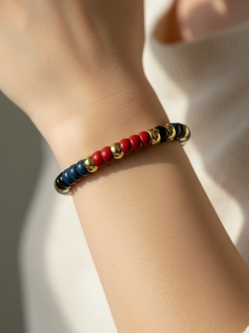 Tuckernuck Bradley Bracelet Americana Summer Bright Chunky Beads Red Navy Gold